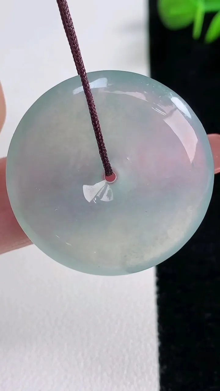 天然A货翡翠平安扣吊坠，尺寸30-5，重量:9.42g
12月17日