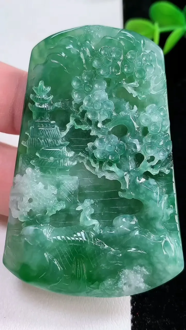 天然A货翡翠山水牌吊坠，尺寸65-43-6.3，重:37.83g
12月17日