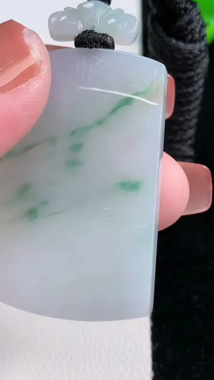 天然A货翡翠冰种飘花仿古无事牌吊坠，尺寸42-27-4.8，重量:20.91g
12月17日