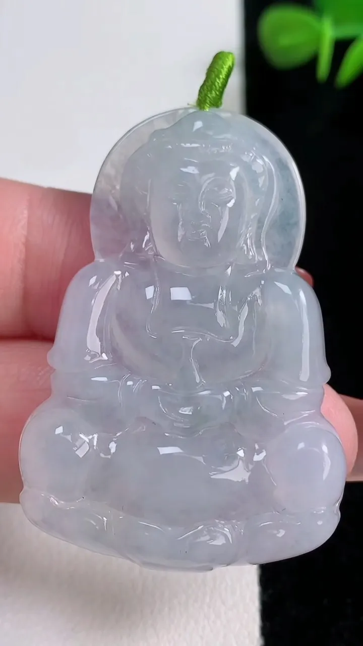 天然A货翡翠观音菩萨吊坠，尺寸46.4-32-5.6，重量:14.15g
12月17日
