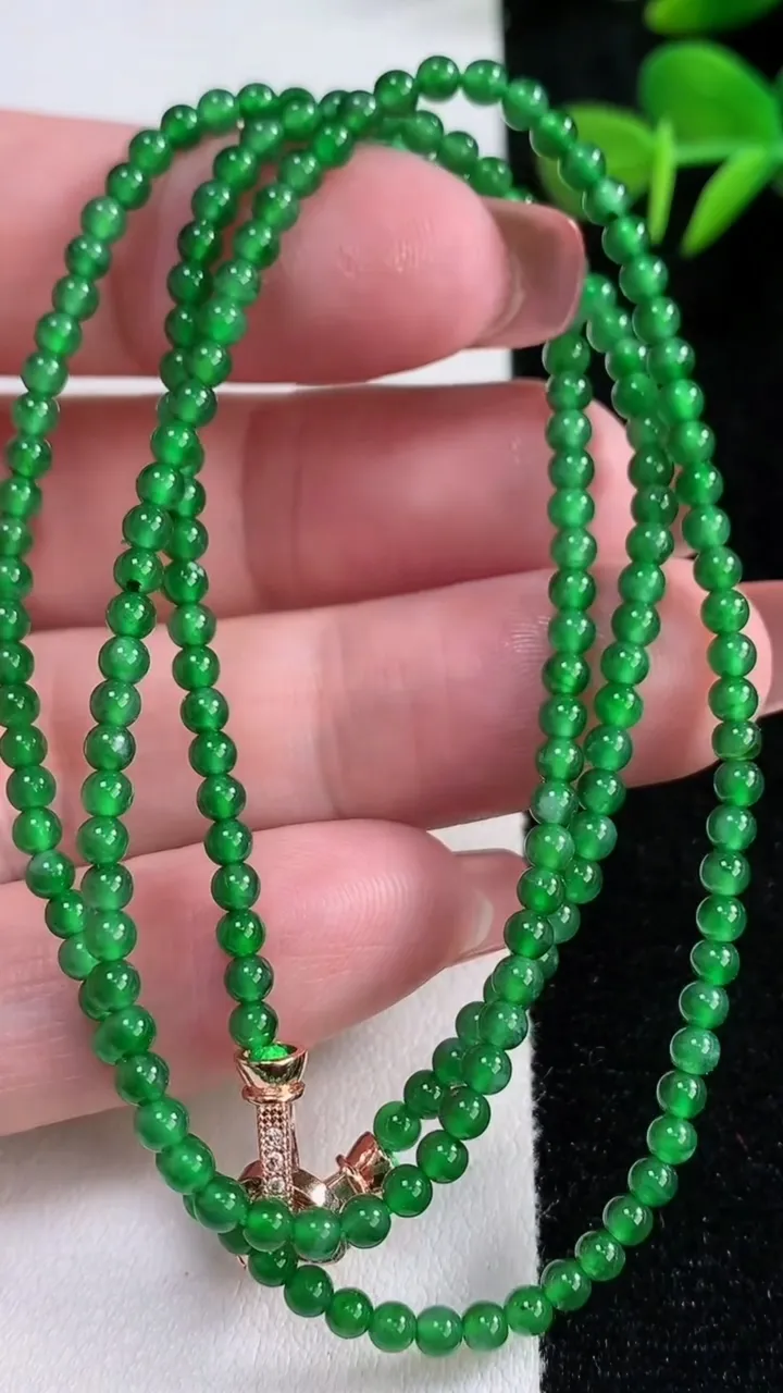 天然A货翡翠小米珠项链，尺寸6-186，重量:13.10g12月17日
工厂直销收藏佳品,种好水足，色泽均匀，有种有色，上手高大气！