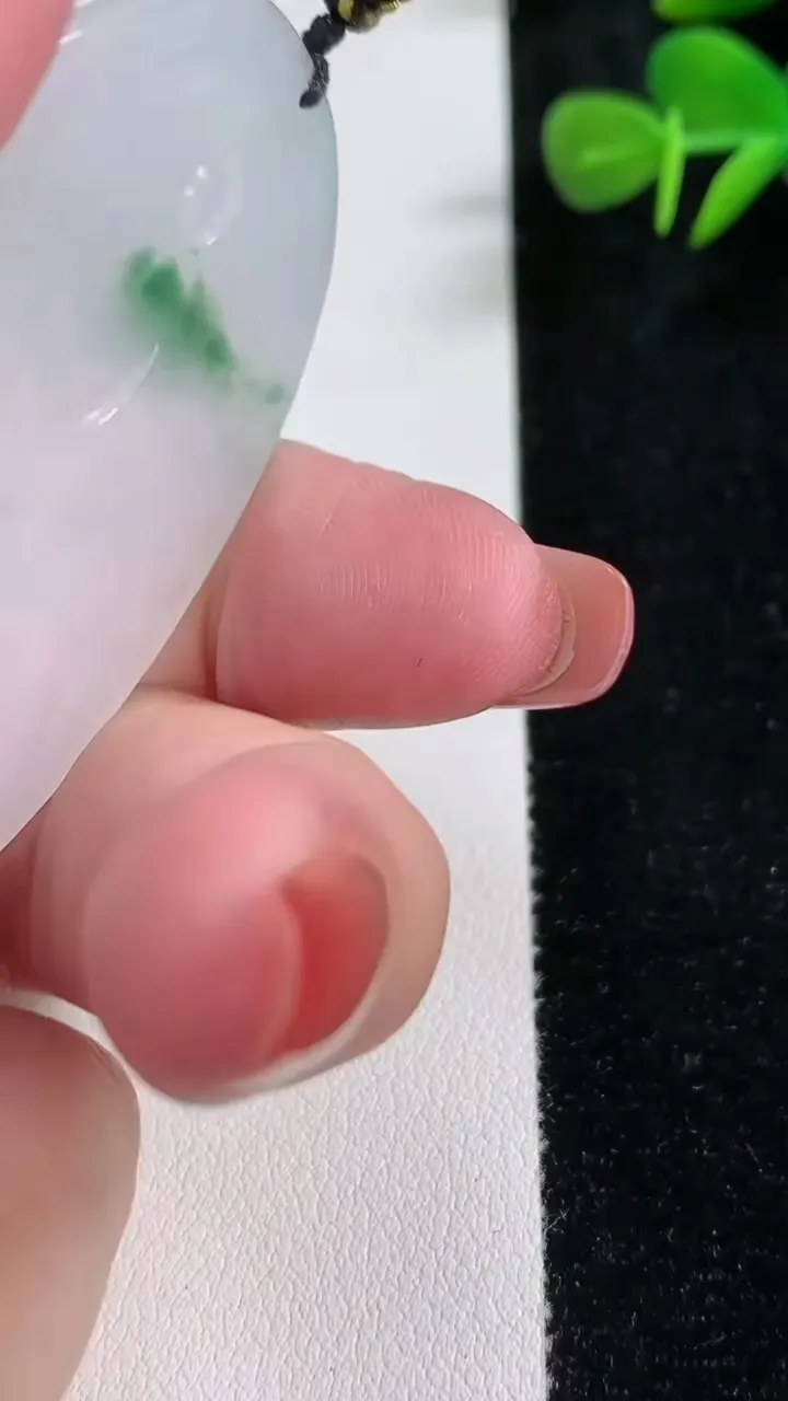 天然A货翡翠普贤菩萨吊坠，尺寸60.6-37.3-5.3，重量:25.82g
12月17日