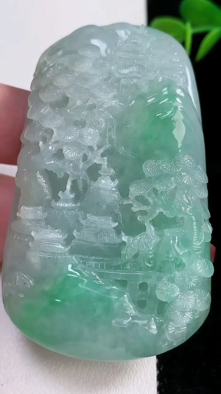天然A货翡翠山水牌吊坠，尺寸69-42-15，重:90.66g
12月17日