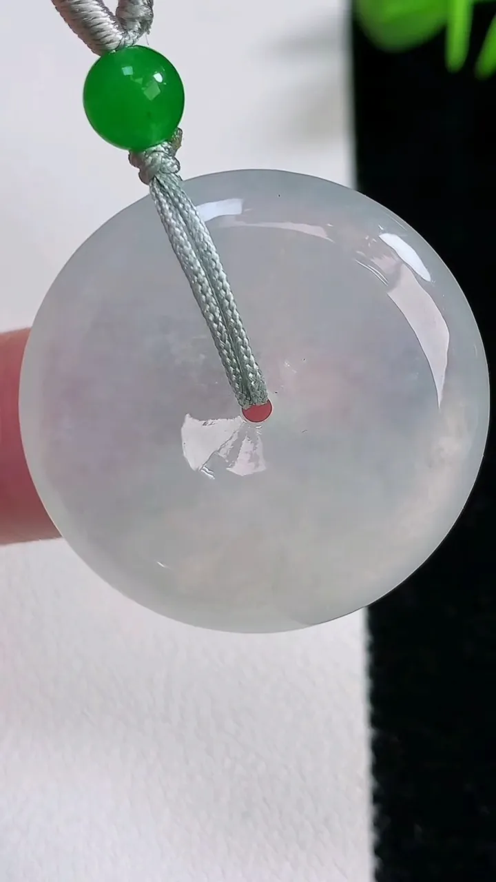 天然A货翡翠平安扣吊坠，尺寸28.9-5.6，重:9.42g
12月17日