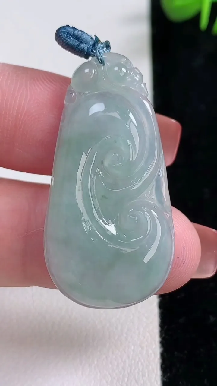 天然A货翡翠如意吊坠，尺寸39-20-4.8，重量:7.20g
12月17日