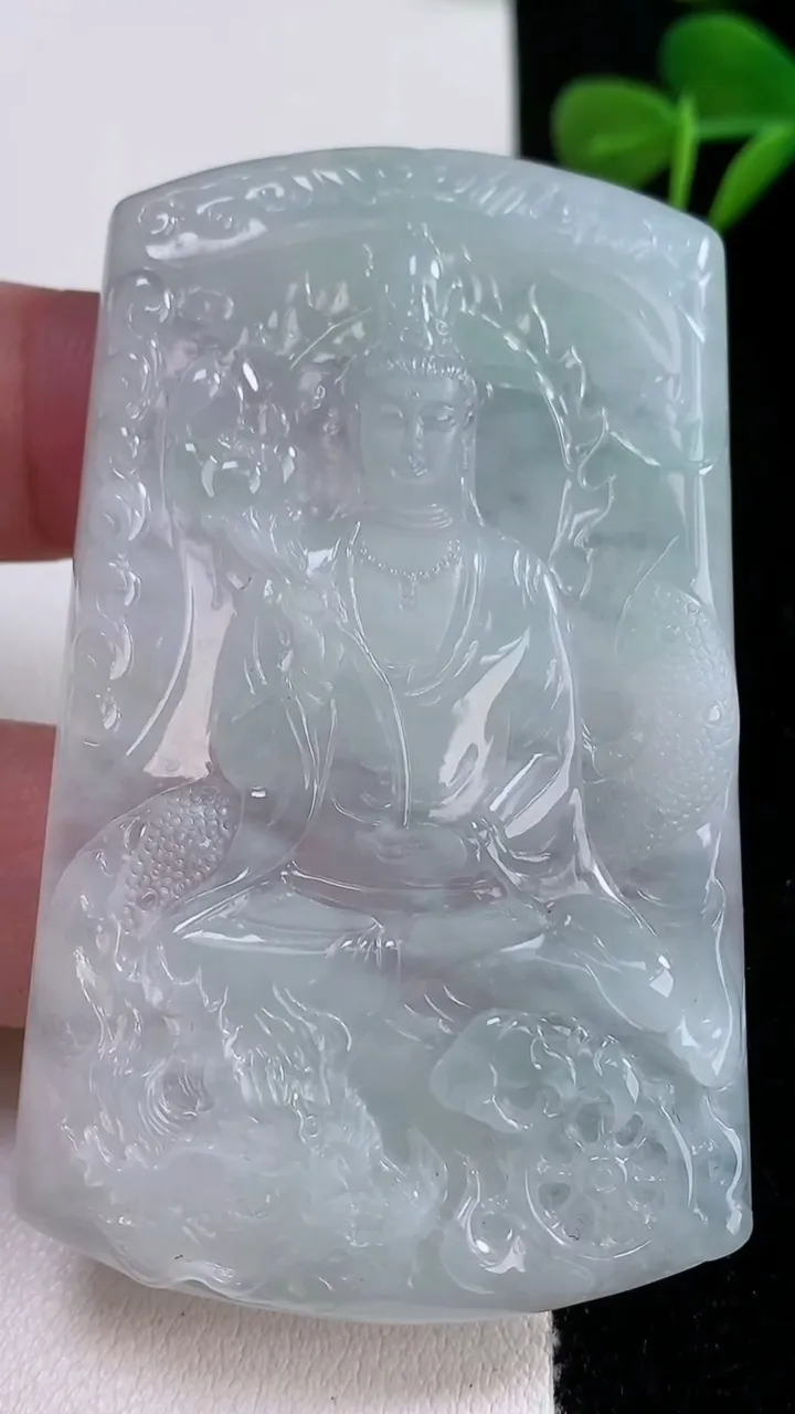 天然A货翡翠御龙大势至菩萨吊坠，尺寸67.4-41.4-5.2，重量:37.68g
12月17日