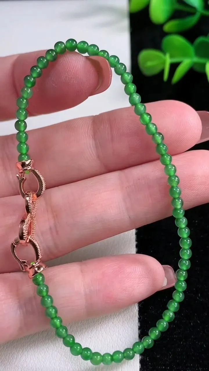 天然A货翡翠小米珠手串，尺寸3-60颗，重量:4.33g12月17日
工厂直销收藏佳品,种好水足，色泽均匀，有种有色，上手高大气！