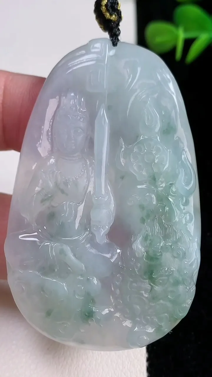 天然A货翡翠冰种飘花文殊菩萨吊坠，尺寸61.6-38.4-6，重量:28.93g
12月17日