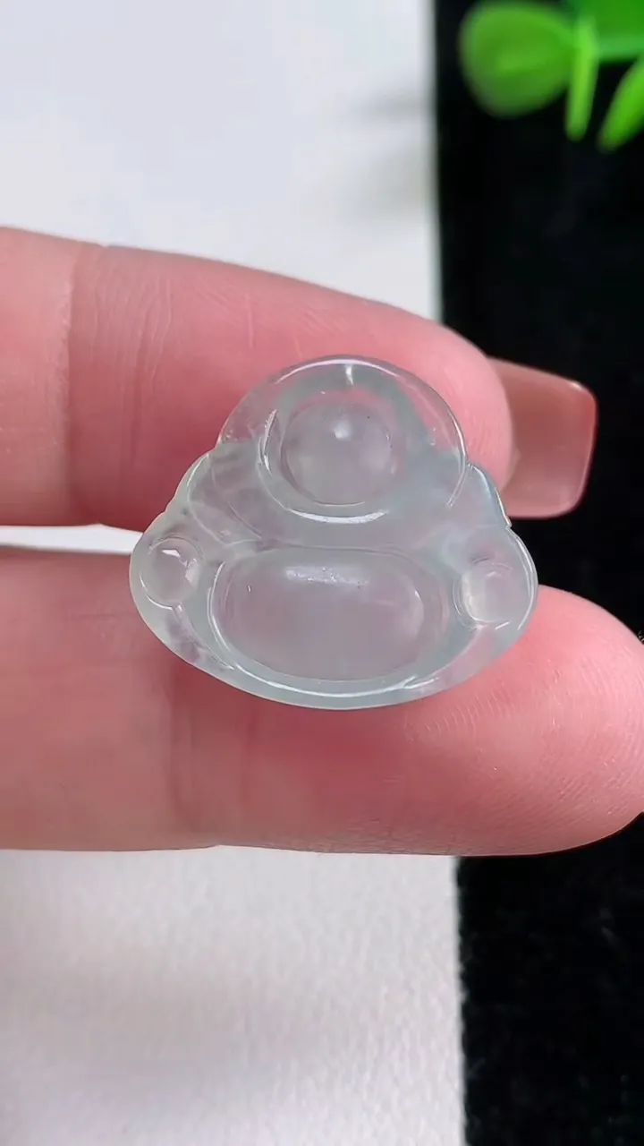 天然A货翡翠佛公吊坠，尺寸19.4-22-4.6，重量:2.87g
12月17日