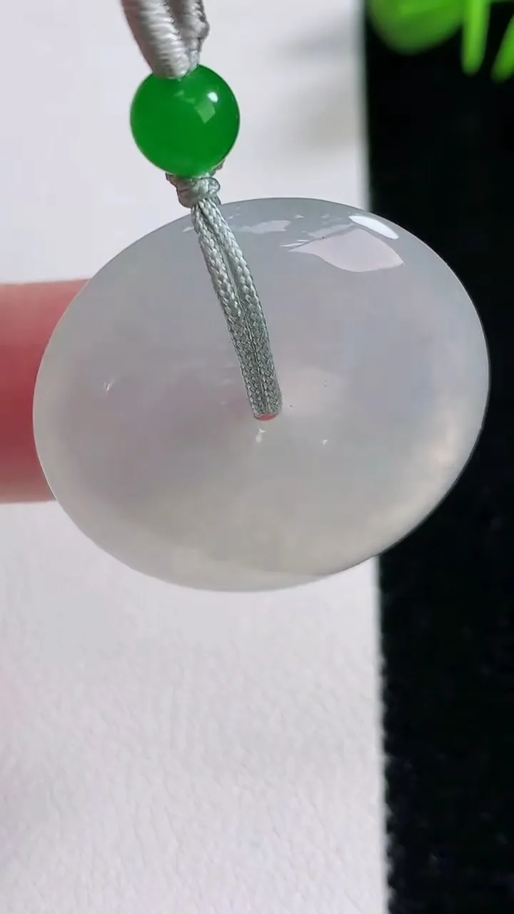 天然A货翡翠平安扣吊坠，尺寸28.9-5.6，重:9.42g
12月17日