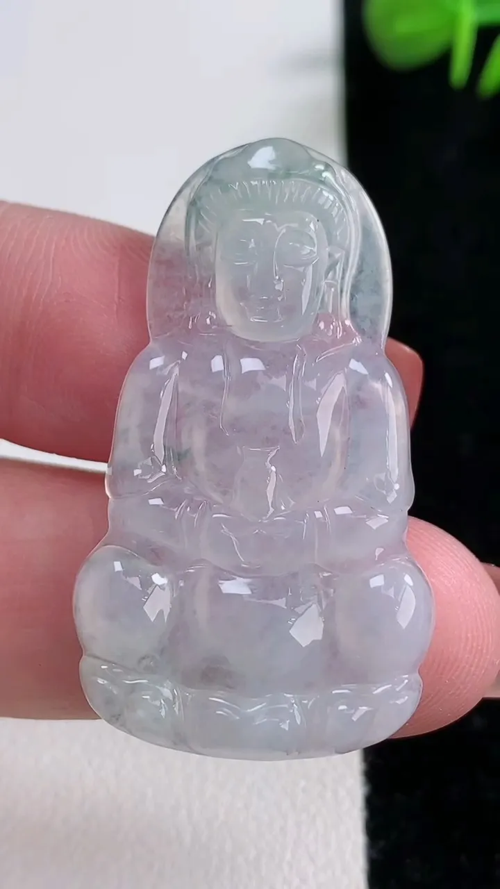 天然A货翡翠冰种飘花观音菩萨吊坠，尺寸40.4-23.5-3.5，重量:5.87g
12月17日