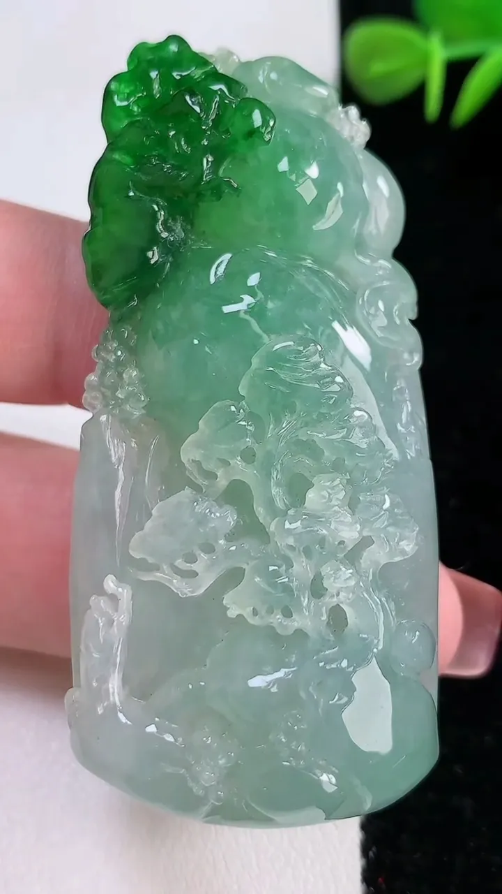 天然A货翡翠山水牌吊坠，尺寸74-40-24，重:47.91g
12月17日