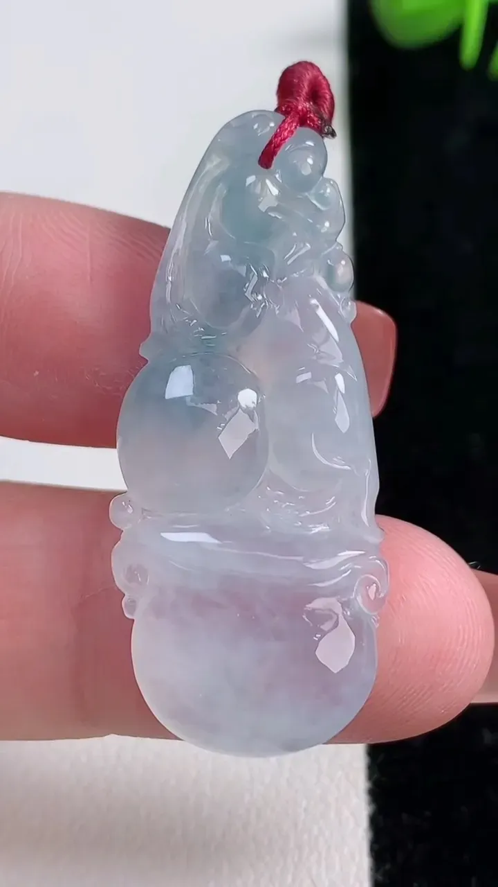 天然A货翡翠冰种飘花貔貅吊坠，尺寸40.8-17.7-4.5，重量:6.03g
12月17日