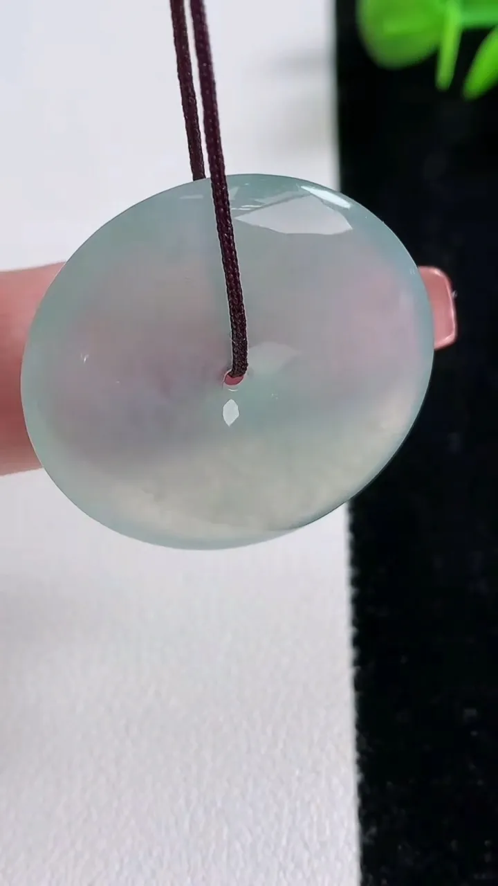 天然A货翡翠平安扣吊坠，尺寸30-5，重量:9.42g
12月17日