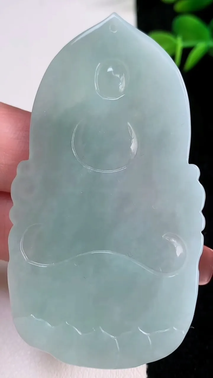 天然A货翡翠观音菩萨吊坠，尺寸70.2-38.6-5.5，重量:34.37g
12月17日