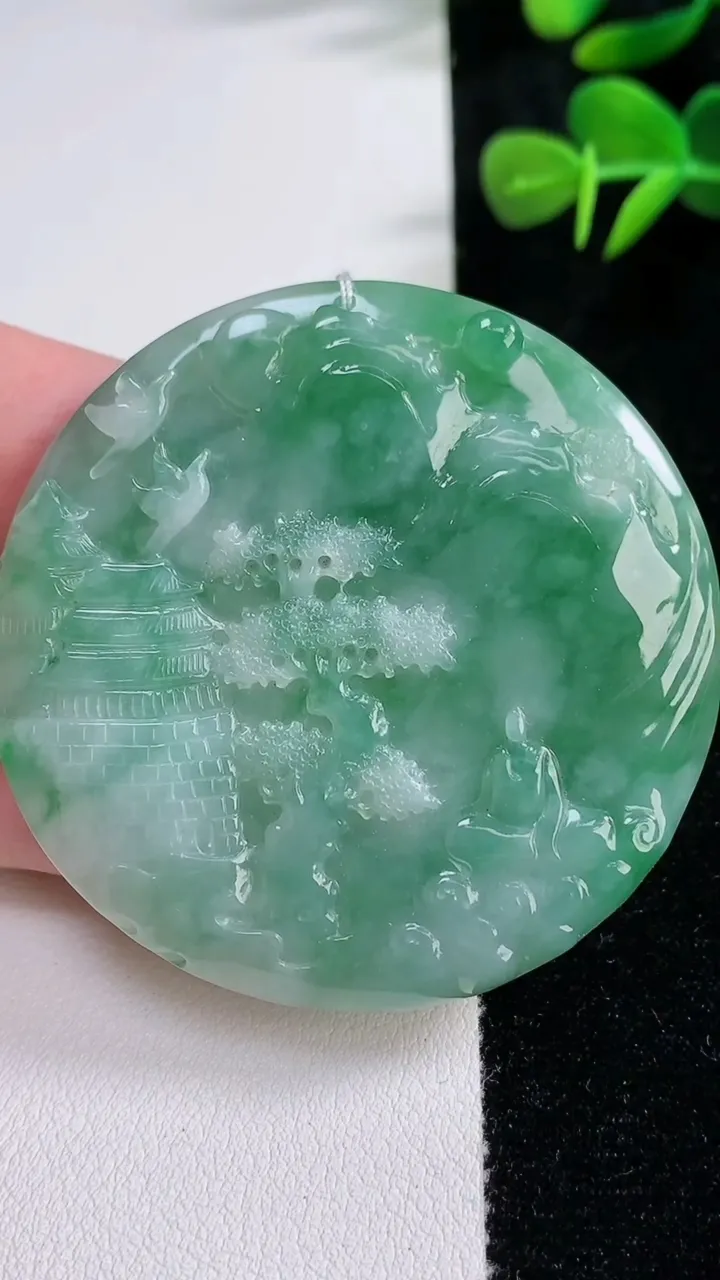 天然A货翡翠山水牌吊坠，尺寸53.6-5.2，重量:34.70g
12月17日