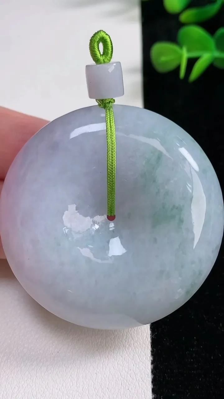 天然A货翡翠紫罗兰飘花平安扣吊坠，尺寸50.8-12.2，重量:66.39g
12月17日