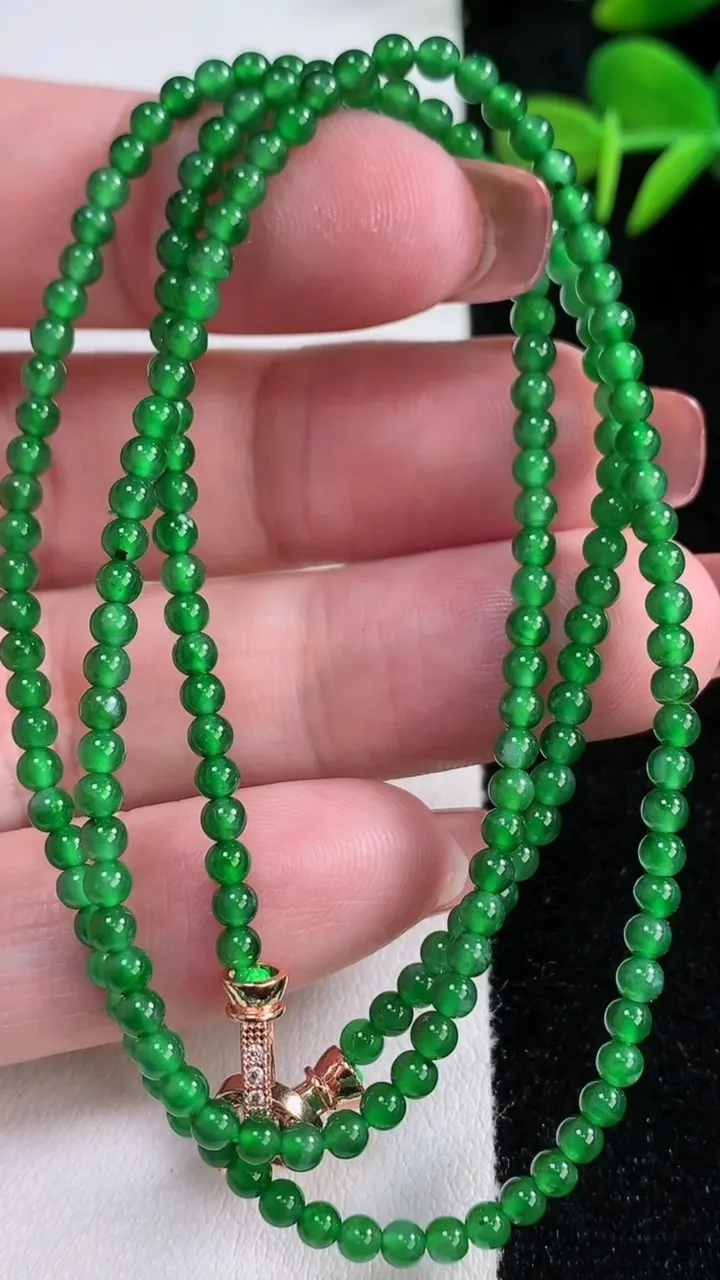 天然A货翡翠小米珠项链，尺寸6-186，重量:13.10g12月17日
工厂直销收藏佳品,种好水足，色泽均匀，有种有色，上手高大气！