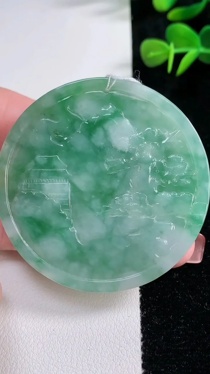 天然A货翡翠山水牌吊坠，尺寸53.6-5.2，重量:34.70g
12月17日