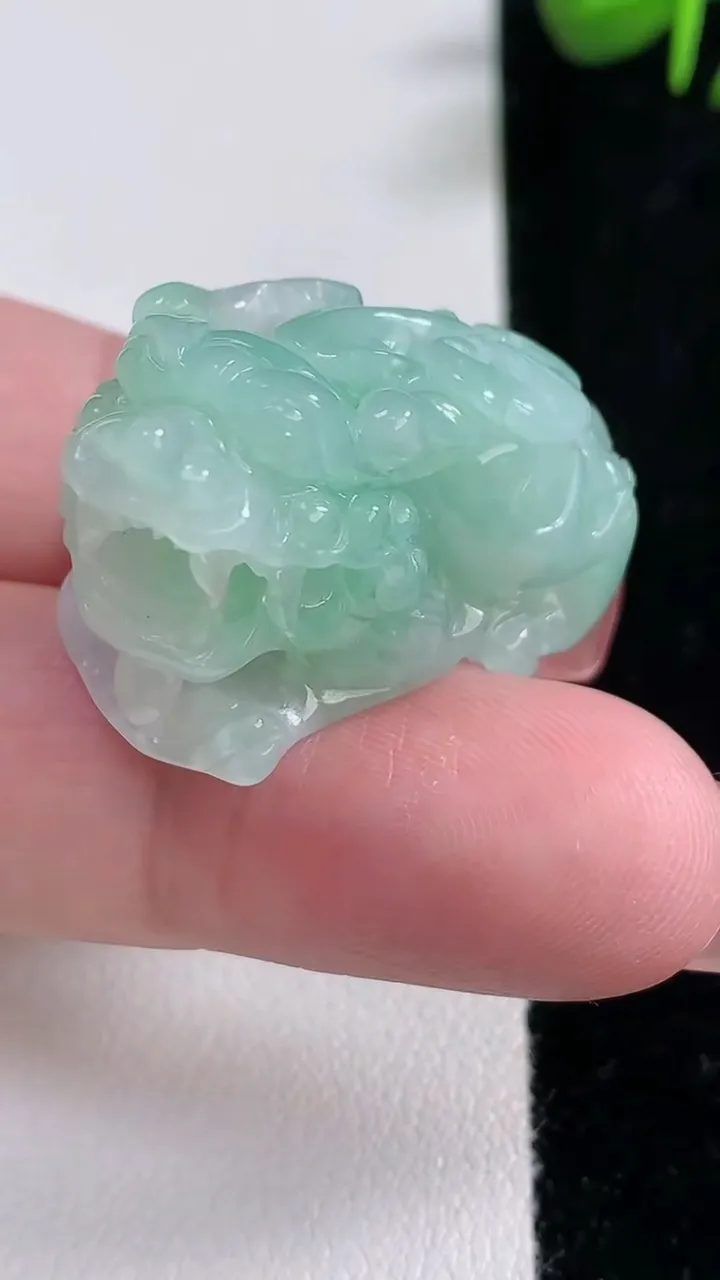 天然A货翡翠貔貅吊坠，尺寸29.2-14.8-21.2，重量:17.44g
12月17日