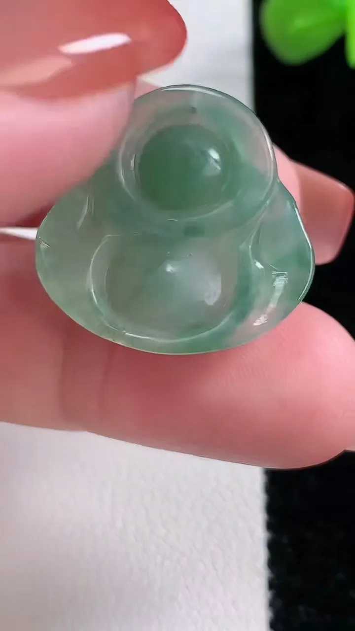 天然A货翡翠佛公吊坠，尺寸23.8-24.5-5.9，重:4.48g
12月17日