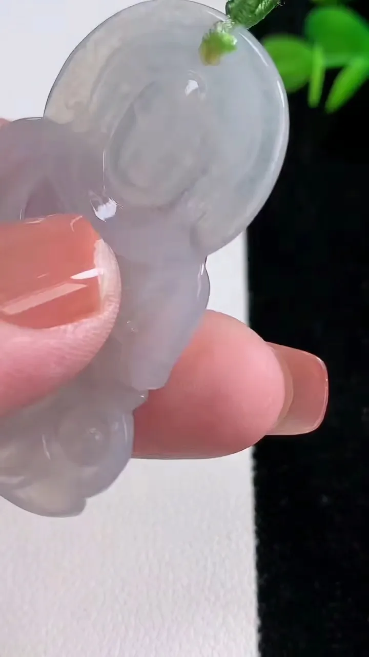 天然A货翡翠观音菩萨吊坠，尺寸52.3-37.4-5.4，重量:16.36g
12月17日