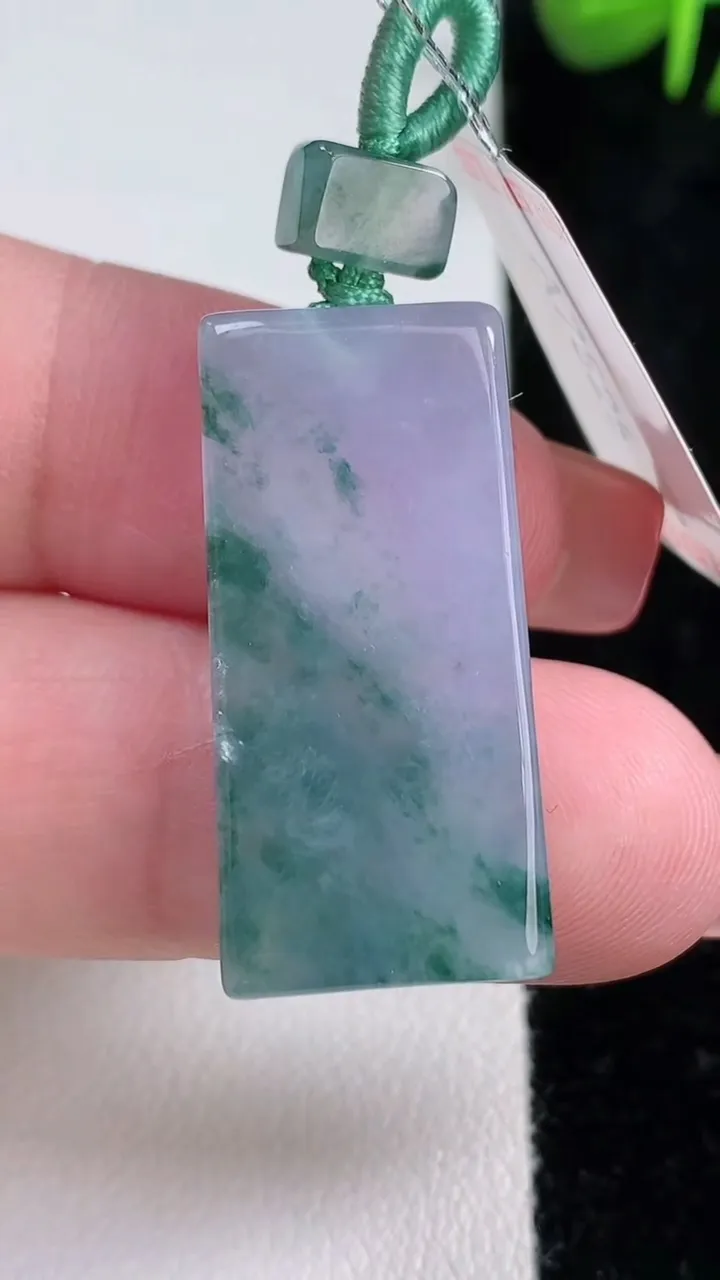天然A货翡翠冰种紫罗兰飘花无事牌吊坠，尺寸30.2-14.5-5.4，重量:8.31g
12月17日