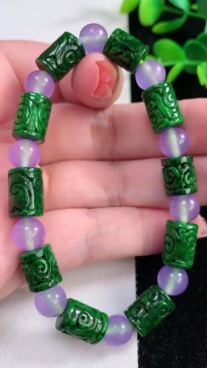 天然A货翡翠路路通手串，尺寸12-8.6，重:27.19g12月17日
工厂直销收藏佳品,种好水足，色泽均匀，有种有色，上手高大气！