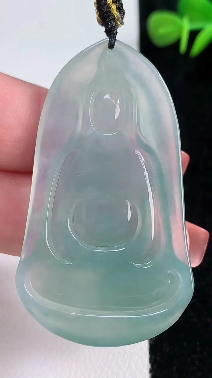 天然A货翡翠观音菩萨吊坠，尺寸53.5-31-5.4，重量:15.64g
12月17日