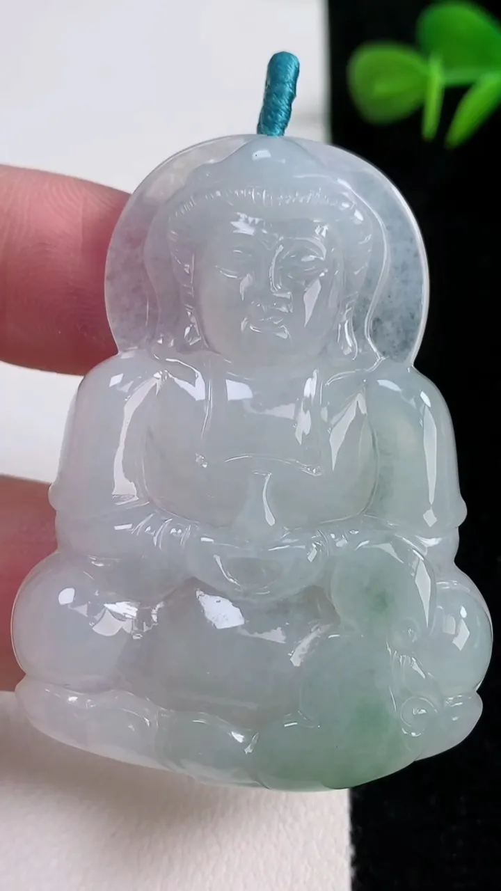 天然A货翡翠观音菩萨吊坠，尺寸51.8-38.4-5.6，重量:19.11g
12月17日