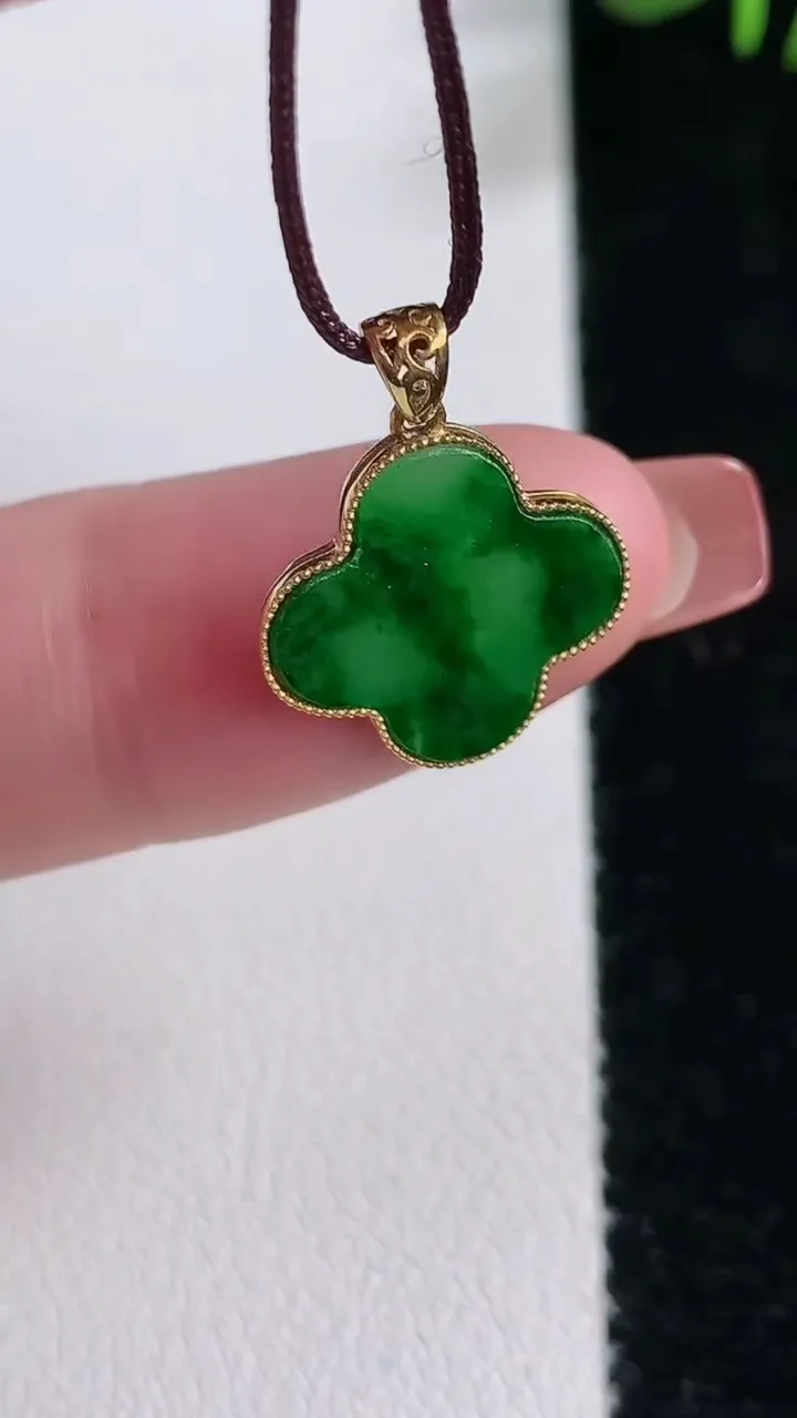 天然A货翡翠四叶草吊坠，尺寸19-15-1.7，重:0.90g
12月17日