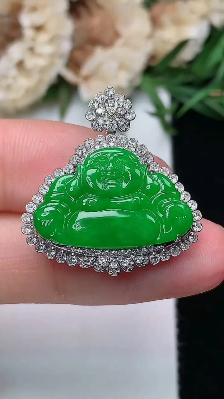 天然A货翡翠佛公吊坠，尺寸25.3-23.8-8.3
12月18日