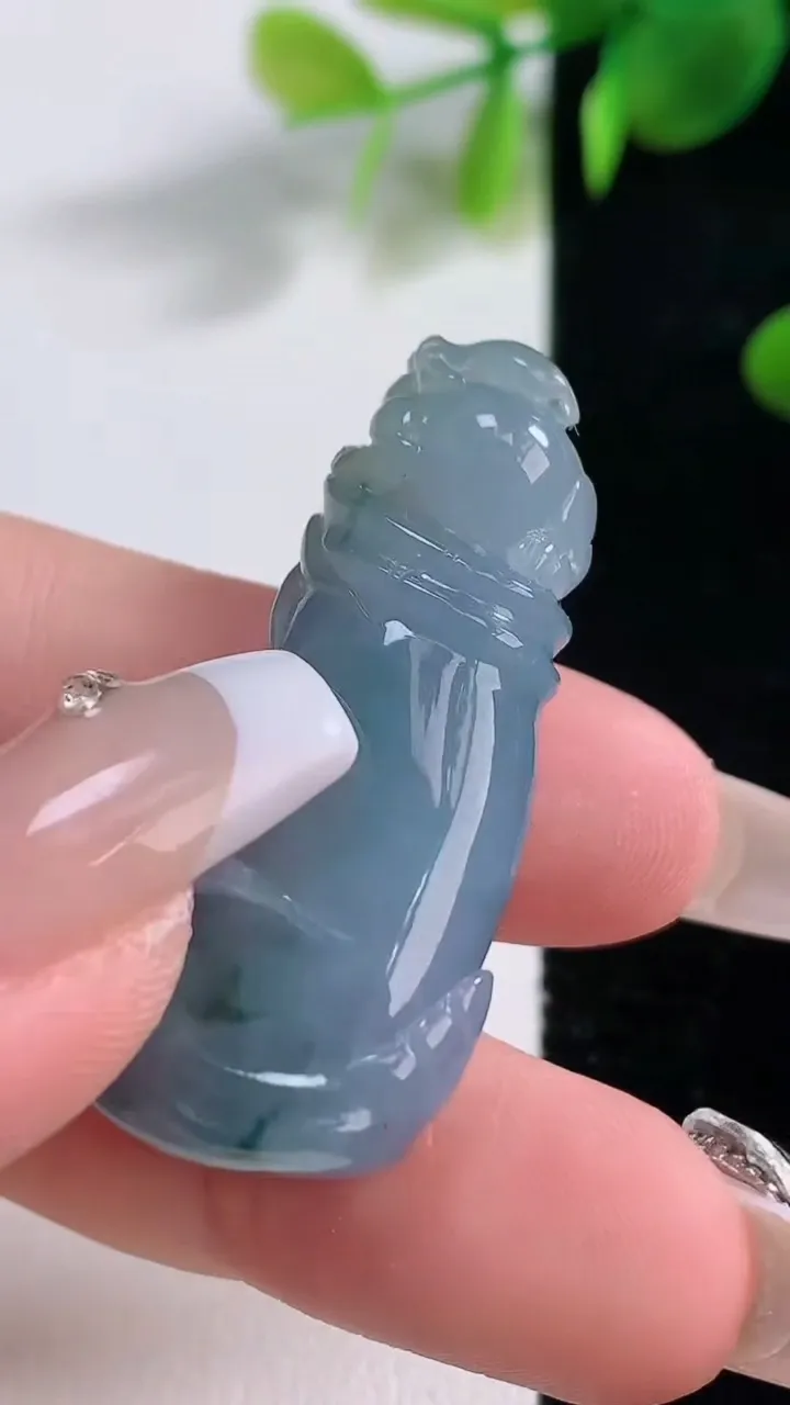 天然A货翡翠紫罗兰飘花节节高升 竹节吊坠，尺寸39.8-19-10，重量:13.73g
12月18日