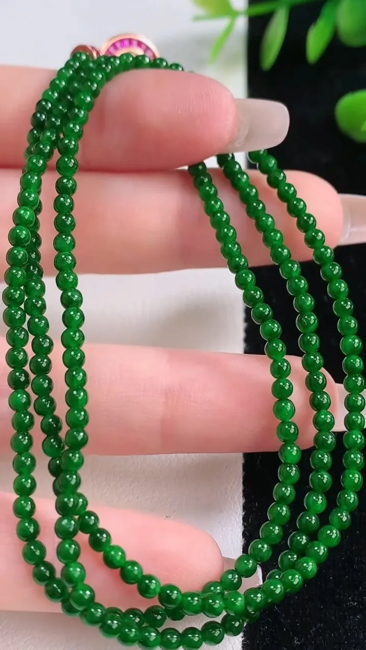 天然A货翡翠小米珠项链，尺寸2.6-218颗，重量:10.28g
12月18日