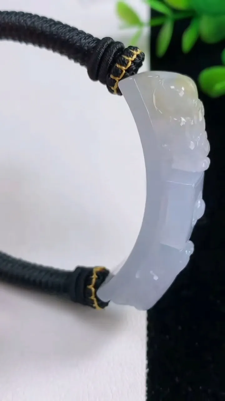 天然A货翡翠种紫罗兰貔貅手绳，尺寸52.8-11.8-11.5，重量:30.46g
12月18日