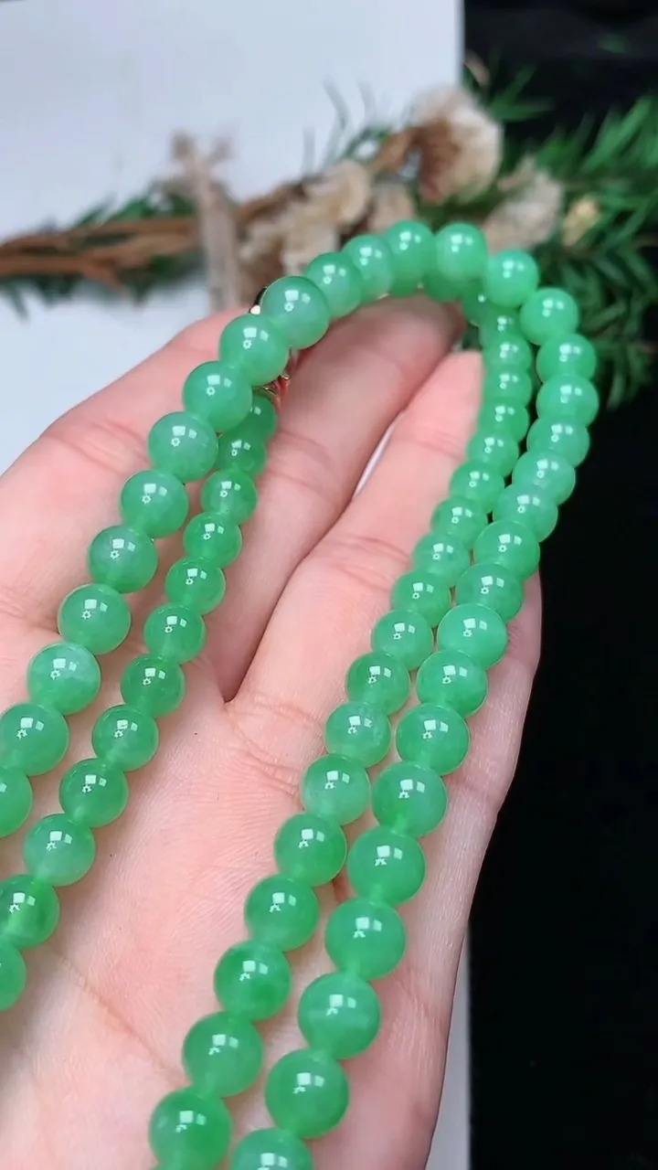 天然A货翡翠圆珠项链，尺寸7.7-103颗，重量:48.58g
12月18日