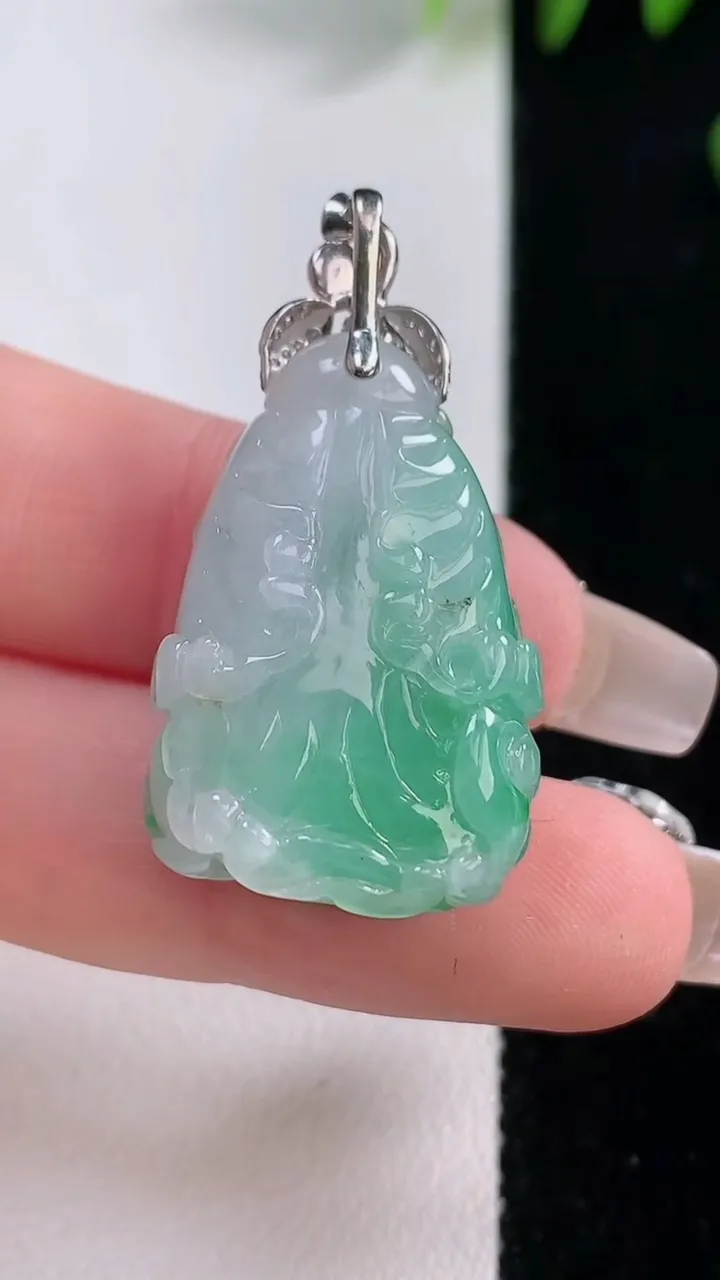 天然A货翡翠白菜吊坠，尺寸28.6-19-11.8，重量:11.54g
12月18日