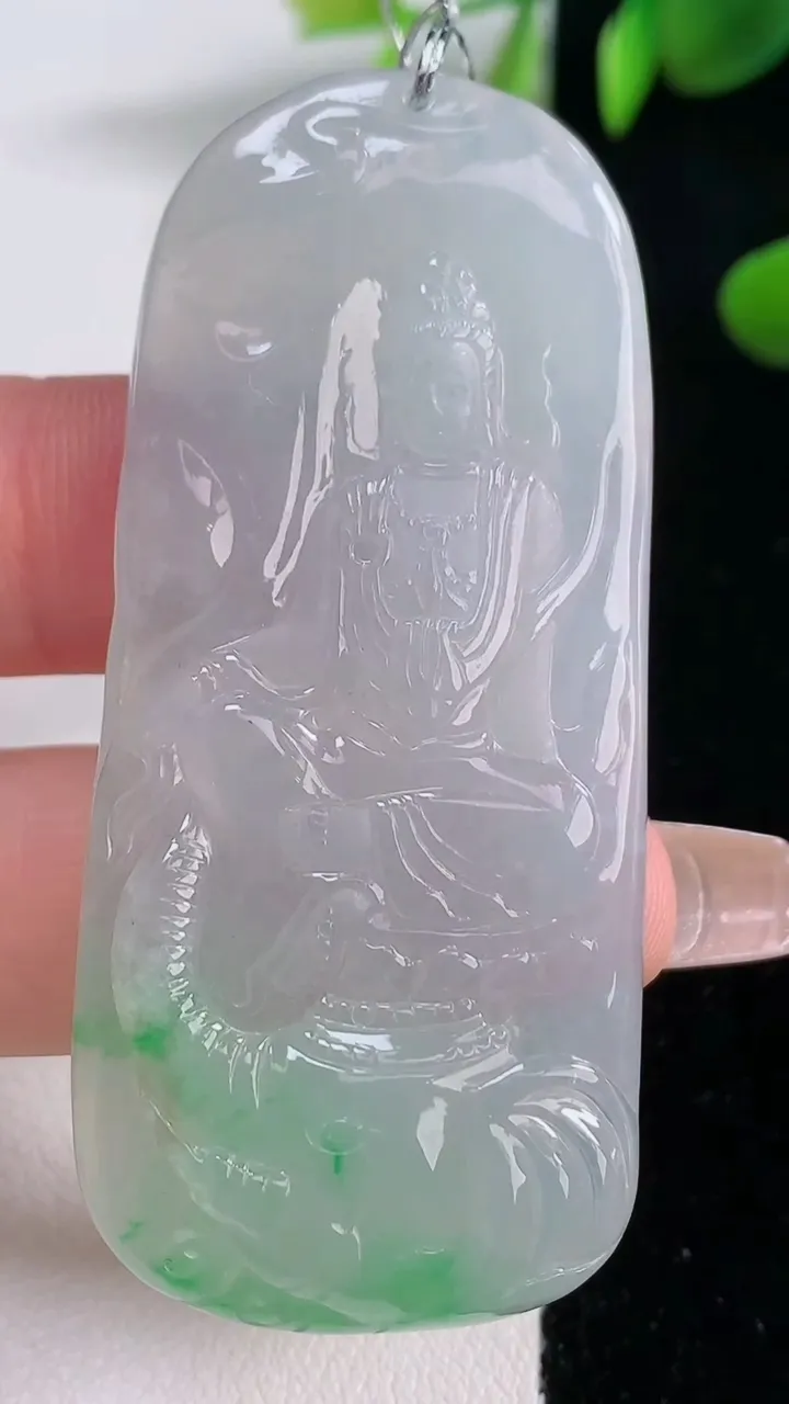 天然A货翡翠普贤菩萨吊坠，尺寸60-26.6-5.9，重量:22.90g
12月18日