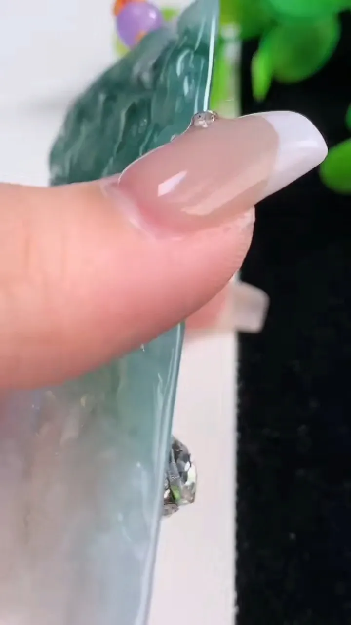 天然A货翡翠冰种飘花府上有龙 龙牌吊坠，尺寸73-46.8-4.8，重量:38.70g
12月18日