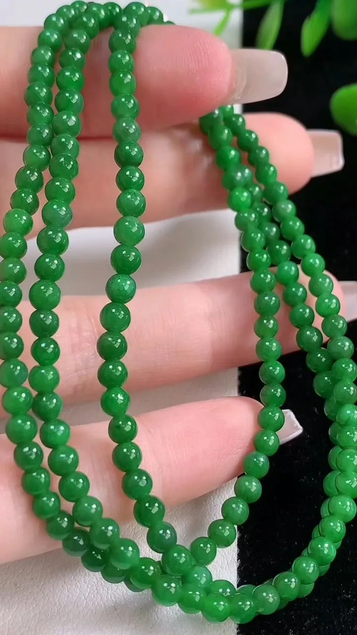 天然A货翡翠小米珠项链，尺寸3.4-170颗，重量:16.44g12月18日
工厂直销收藏佳品,种好水足，色泽均匀，有种有色，上手高大气！