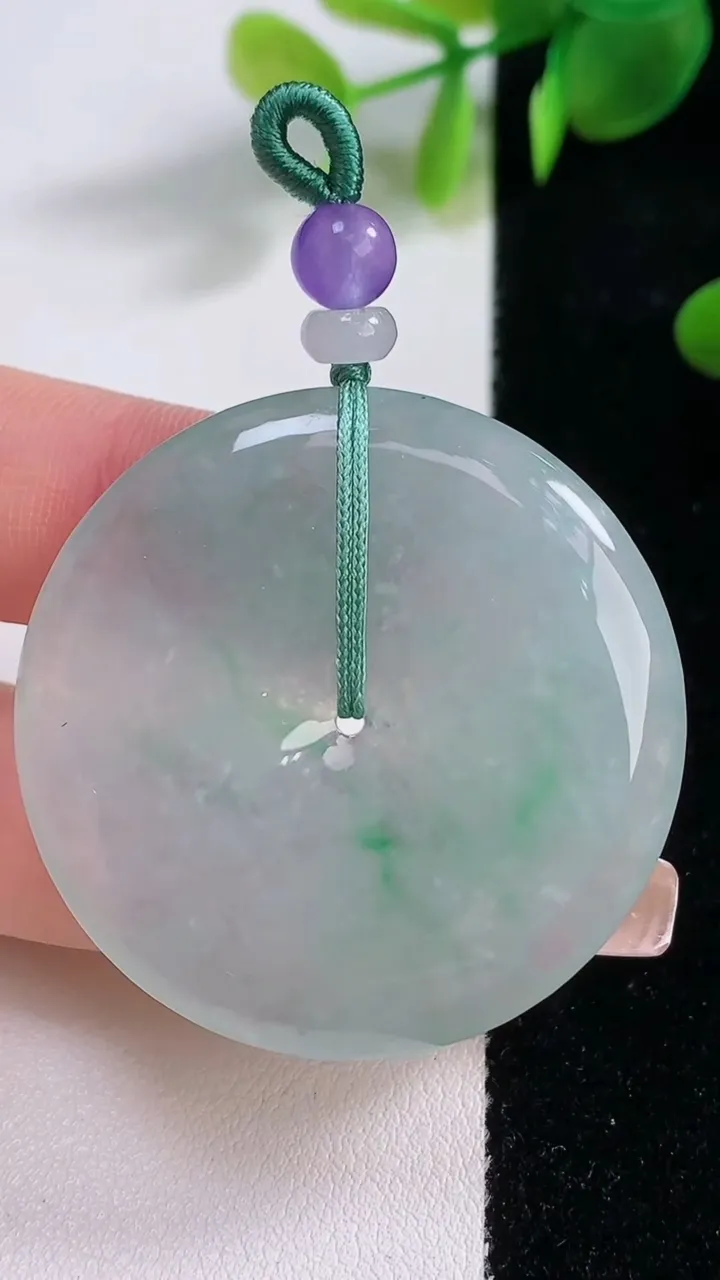 天然A货翡翠平安扣吊坠，尺寸39.2-5.3，重量:19.77g
12月18日