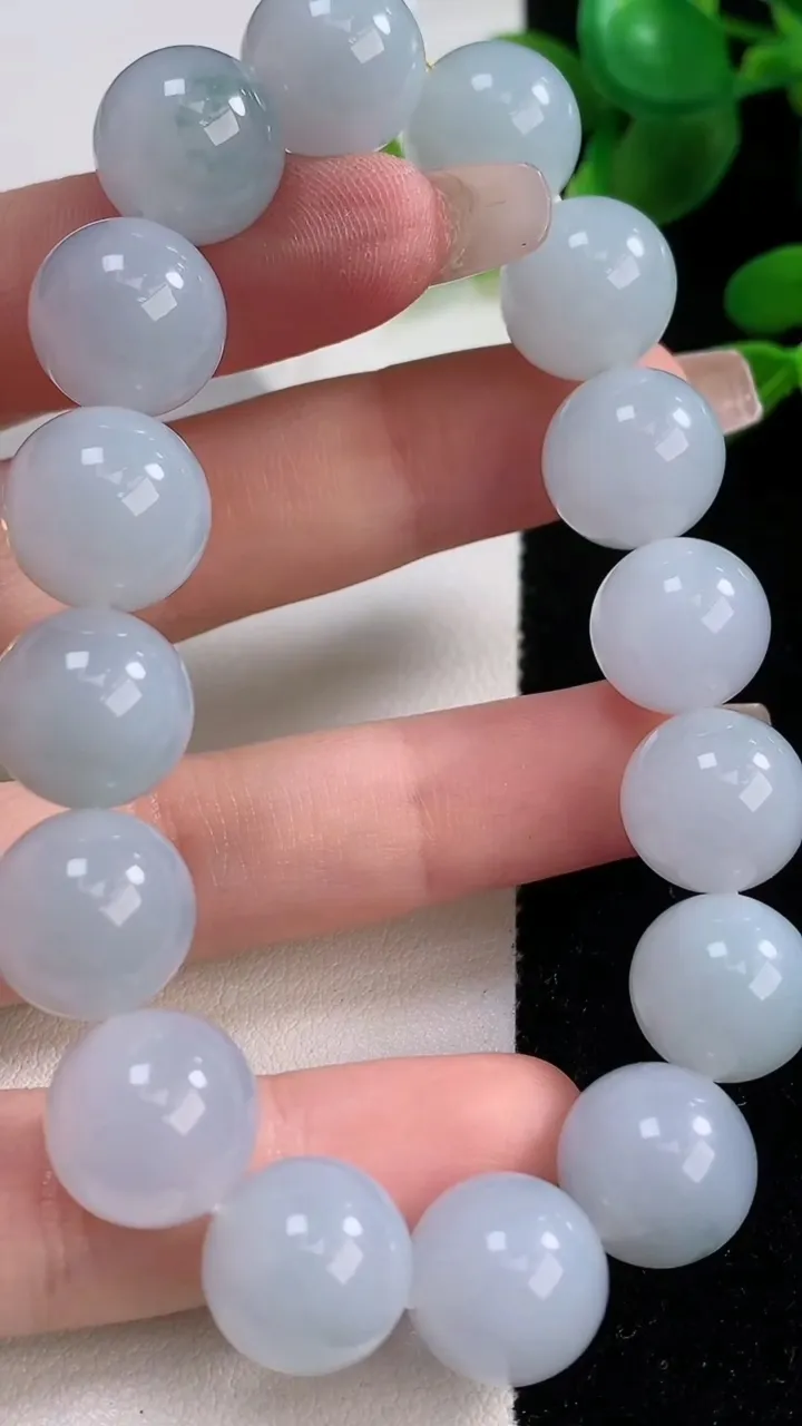 天然A货翡翠紫罗兰圆珠手串，尺寸12.7-16颗，重量:55.95g12月18日
工厂直销收藏佳品,种好水足，色泽均匀，有种有色，上手高大气！