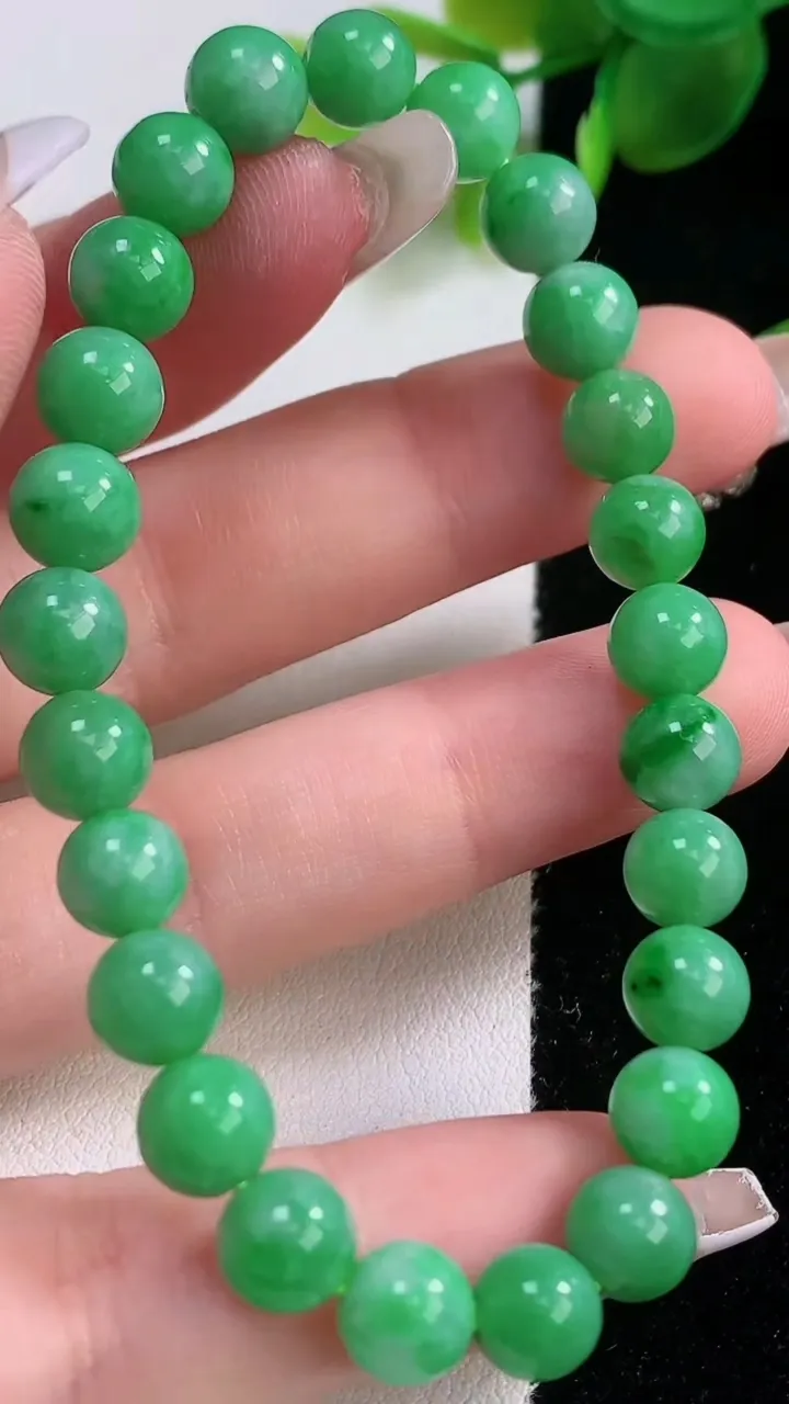 天然A货翡翠圆珠手串，尺寸6.8-25颗，重量:15.70g12月18日
工厂直销收藏佳品,种好水足