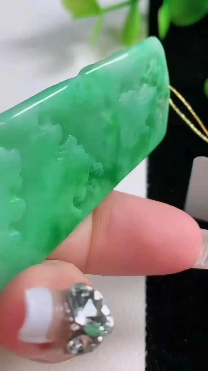 天然A货翡翠山水牌吊坠，尺寸53-28.8-6.5，重量:21.73g
12月18日