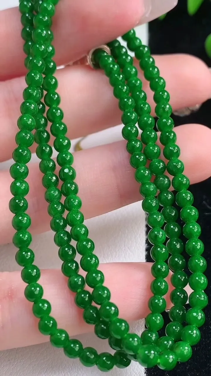 天然A货翡翠小米珠项链，尺寸4-164颗，重量:14.26g12月18日
工厂直销收藏佳品,种好水足，色泽均匀，有种有色，上手高大气！