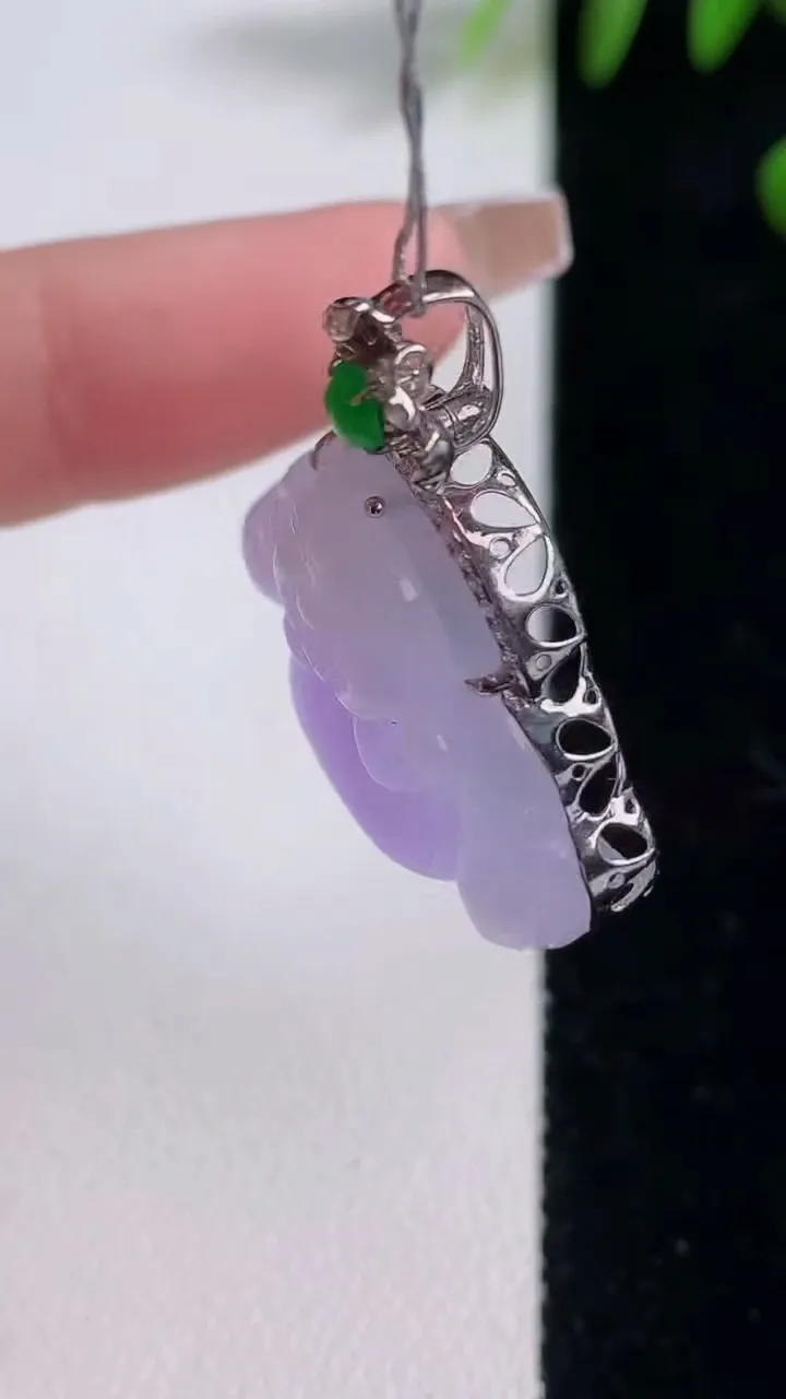 天然A货翡翠18K金紫罗兰佛公吊坠，尺寸29.2-19.8-27-8.9，重量:6.89g
12月18日