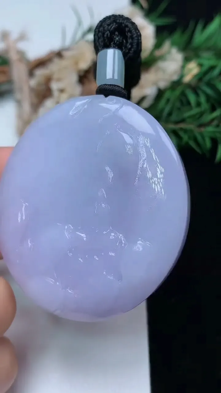 天然A货翡翠紫罗兰无相观音吊坠，尺寸50.5-44-11.5，重量:67.81g
12月18日