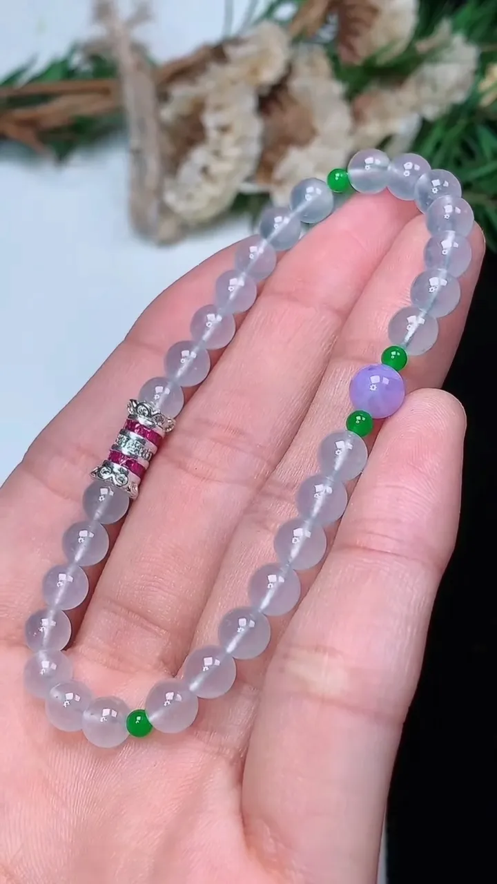 天然A货翡翠白冰圆珠手串，尺寸5.3-33颗，重量:9.16g12月18日
工厂直销收藏佳品,种好水足，色泽均匀，有种有色，上手高大气！