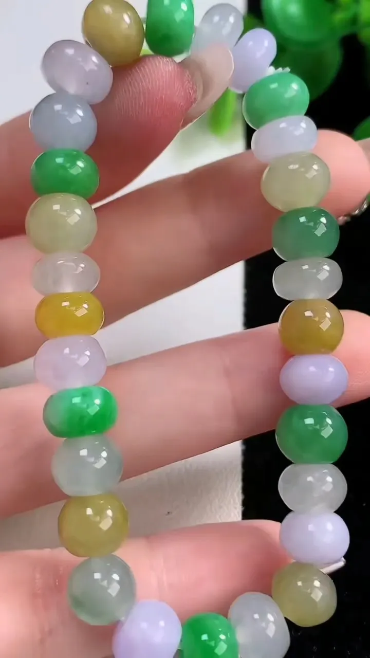 天然A货翡翠三彩算盘珠手串，尺寸9-4.8-29颗，重量:26.18g12月18日
工厂直销收藏佳品,种好水足，色泽均匀，有种有色，上手高大气！