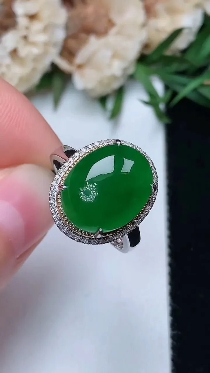 天然A货翡翠蛋面戒指，尺寸17-13.4-10.8，重量:3.04g2025年12月18日
工厂直销